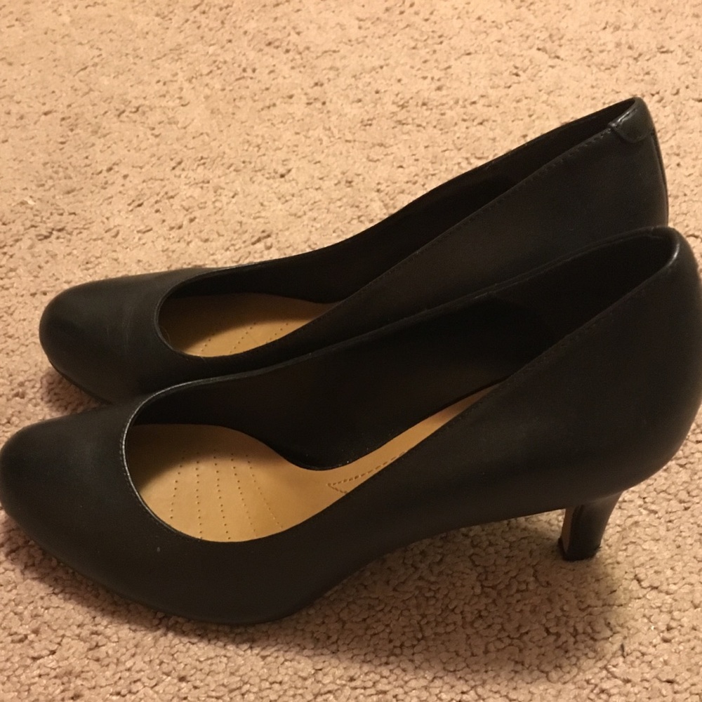 Clarks Black Leather Soft Cushion Pumps 8.5M